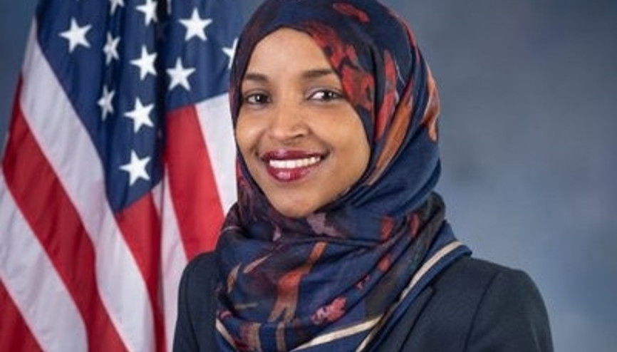 ABD’nin ilk kadın Müslüman vekillerinden İlhan Omar yeniden seçildi