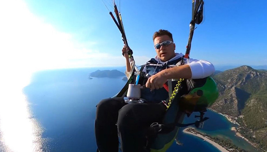 Ölüdenizin üzerinde 1500 metrede Türk kahvesi yapıp içerek uçtu