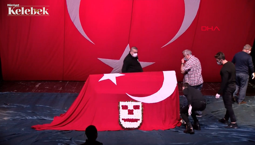 84 yaşında vefat eden Şehir Tiyatroları emekli sanatçısı Metin Çoban, dün son yolculuğuna uğurlandı.