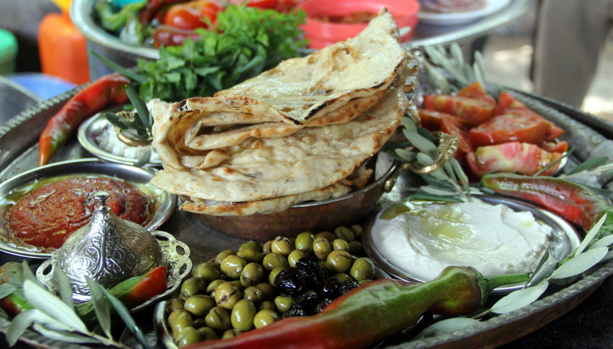 Yüzlerce yıllık bir gelenek Bu kahvaltı sadece ilk zeytinyağıyla yapılıyor Yüzlerce yıllık bir gelenek Bu kahvaltı sadece ilk zeytinyağıyla yapılıyor