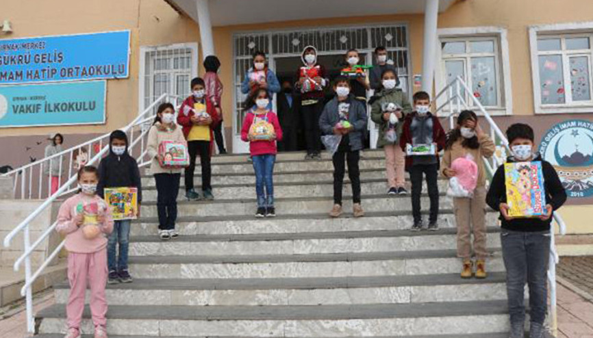 Şırnakta toplanan oyuncuklar, İzmirli çocuklara gönderildi