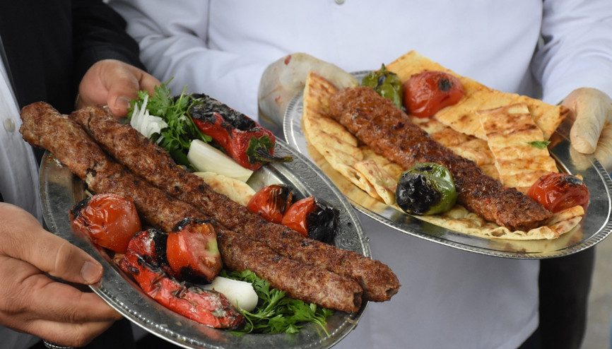 Adana mı Urfa mı İki kentten ustalar Antepte kozlarını paylaştı