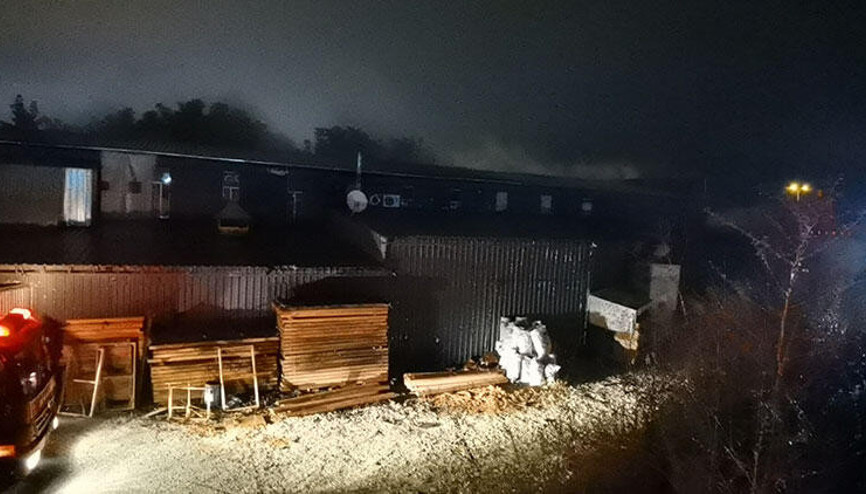 Mobilya fabrikasında çıkan yangın söndürüldü