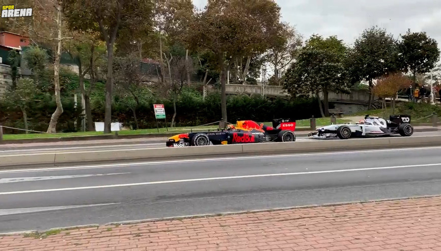 Grand Prix öncesi Pierre Gasly ve Alexander Albon İstanbul sokaklarında Grand Prix öncesi Pierre Gasly ve Alexander Albon İstanbul sokaklarında