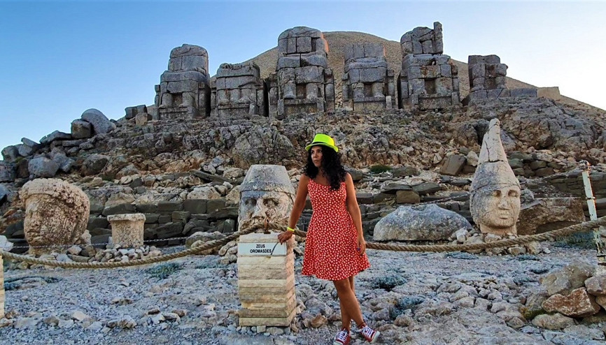 Tanrıların Dağı Nemrutta gün doğumu ve gün batımı