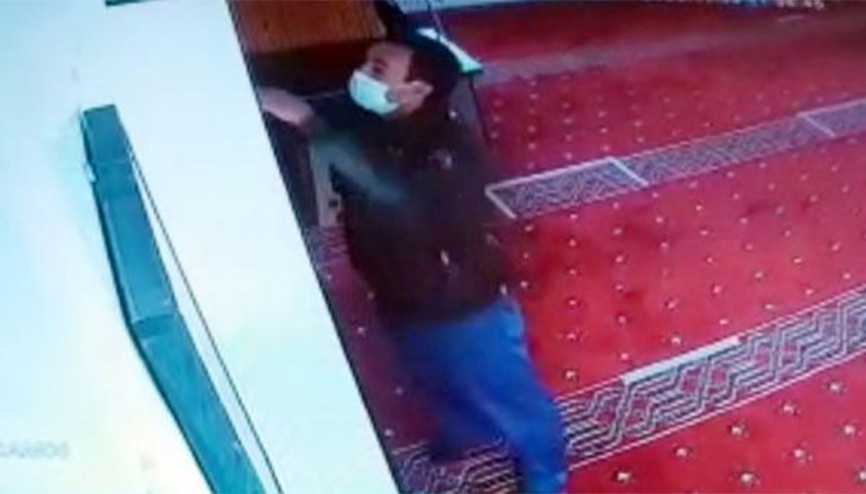 Camiye giren hırsız, yardım parası ve sadaka kutusundaki bozuklukları çaldı