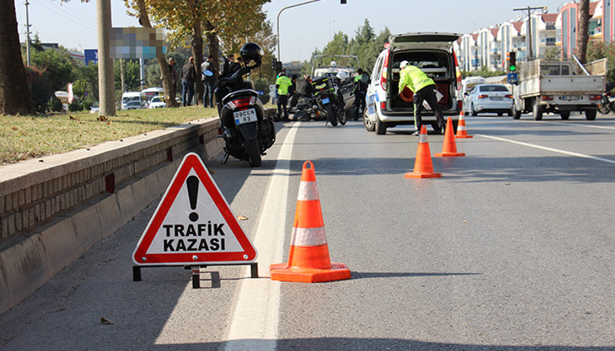 Önce refüje çarptı, sonra takla attı