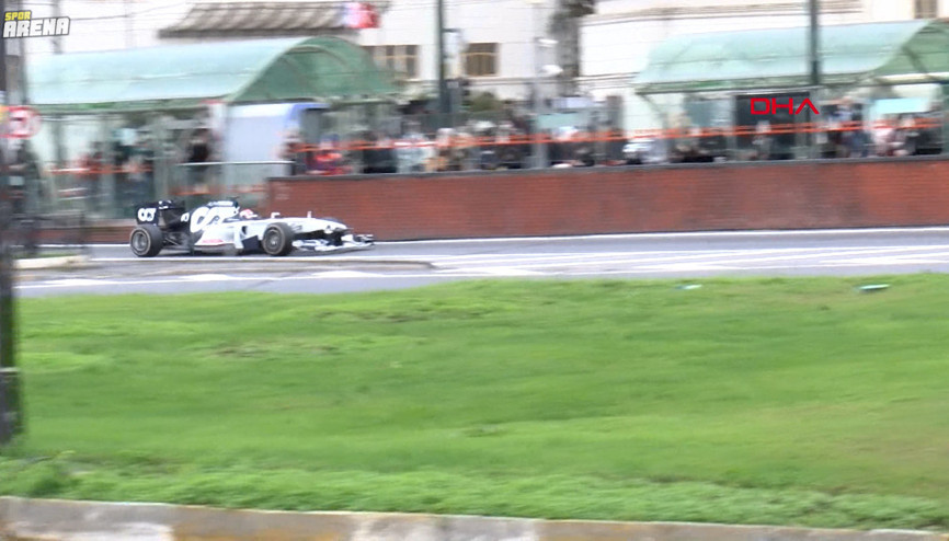 İstanbulun tarihi yerlerinde Formula 1 araçları turluyor