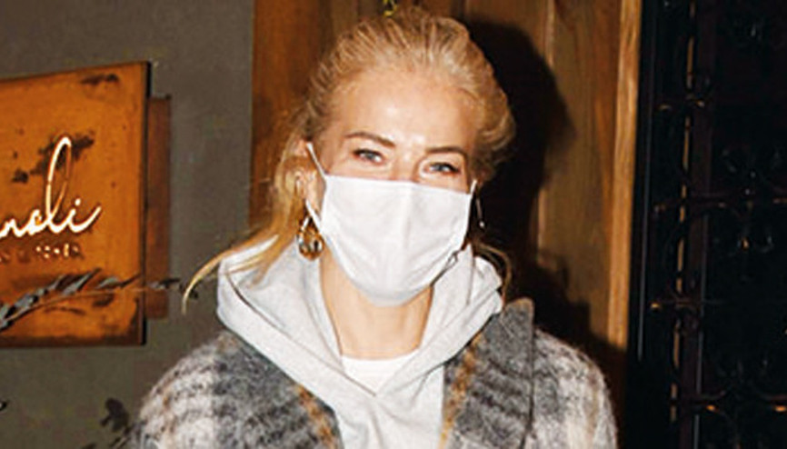 Burcu Esmersoy arkadaşlarıyla buluştu