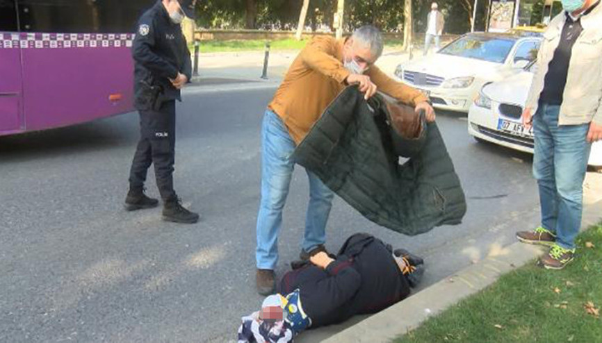 Beyoğlunda kaza: Yerdeki yaralı üşümesin diye ceketini örttü