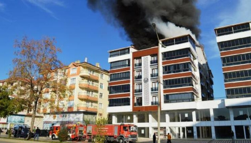 Ankarada çatı yangını