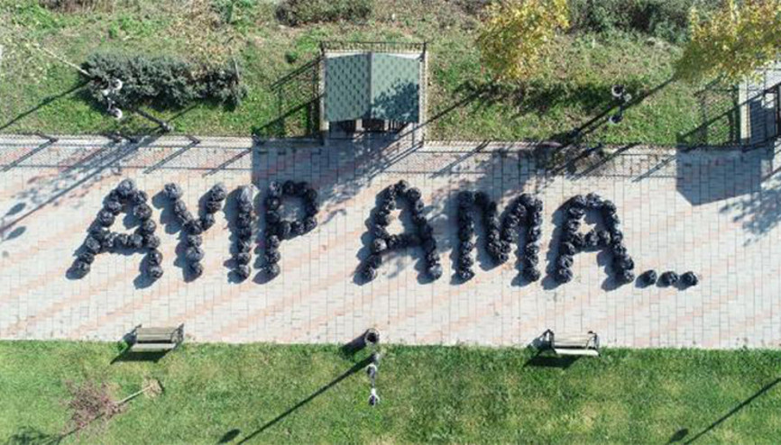 Çöplerle Ayıp ama yazarak mesaj verdiler