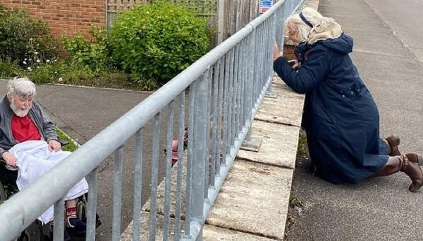 İngiltere’de koronavirüs, 52 yıllık çifti böyle ayırdı