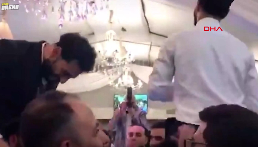 Salah, kardeşinin düğününde koronavirüs kaptı