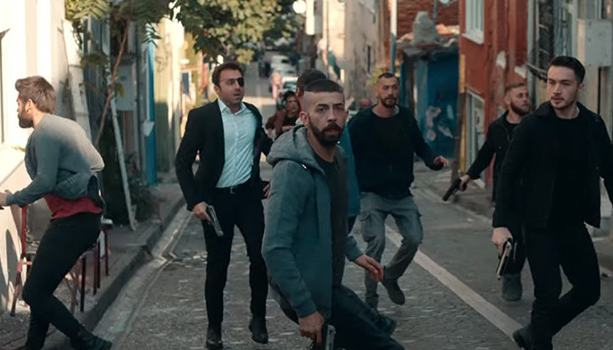 Çukur 103. yeni bölüm fragmanı yayınlandı - Çukur 4. sezon 11. bölüm fragmanında Sefa mahalleye saldırıyor