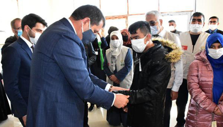 İHHdan Sivasta 2 bin aileye giysi yardımı