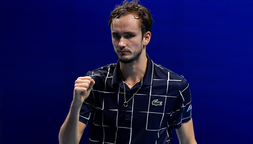 ATP Finallerinde Rus Medvedev, Alman Zverevi 2-0 mağlup etti