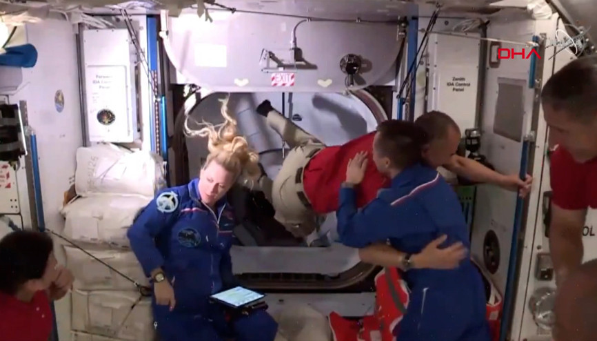 SpaceX, dört NASA astronotunu başarıyla uzay istasyonuna götürdü