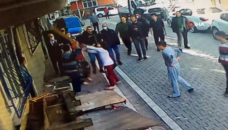 Esenyurt’ta baz istasyonu yüzünden tekme tokat kavga