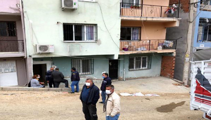 Birinci kattaki evinde çıkan yangında balkondan atlayan kadın yaralandı