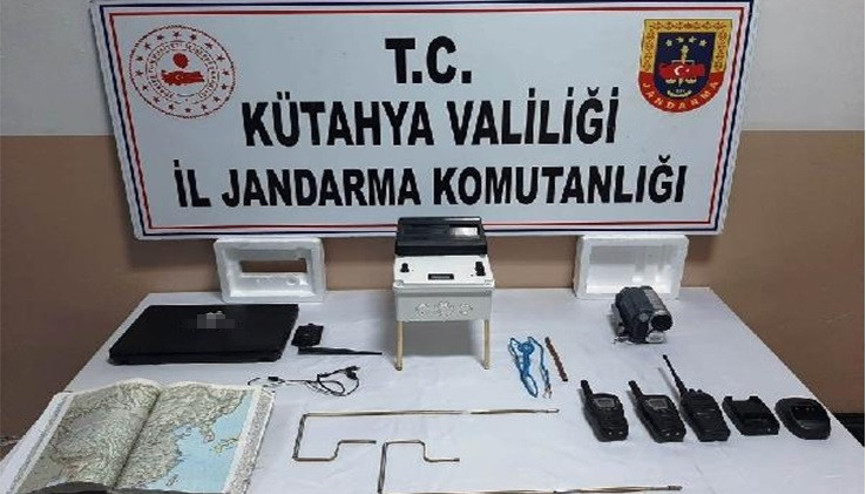 Aralarında öğretim görevlisinin de olduğu 10 defineci suçüstü yakalandı