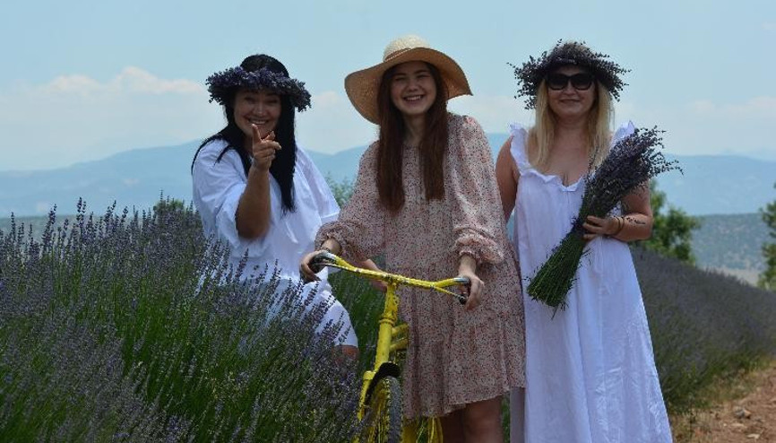 Mor turizm lavanta tarlaları pandemiye rağmen 250 bin ziyaretçi ağırladı