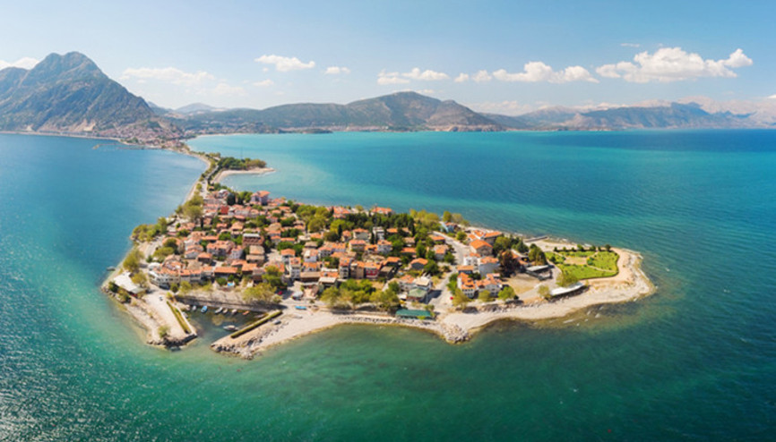 Kimi efsanesiyle, kimi doğasıyla ünlü... Türkiyenin muhteşem gölleri