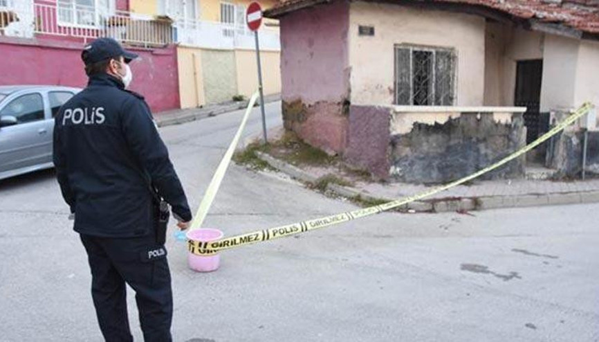 Kavga eden abla ve erkek kardeşi bıçakla yaralandı