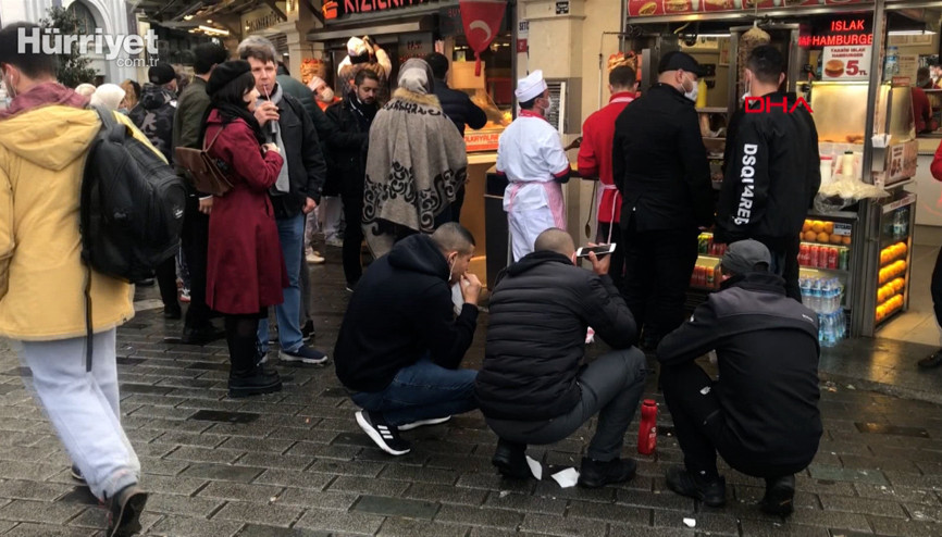 Taksimde restoranların önü doldu taştı