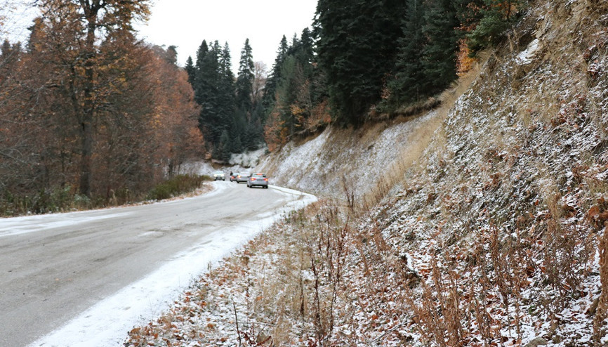 Yedigöller’e gelen tatilcilere kar engeli