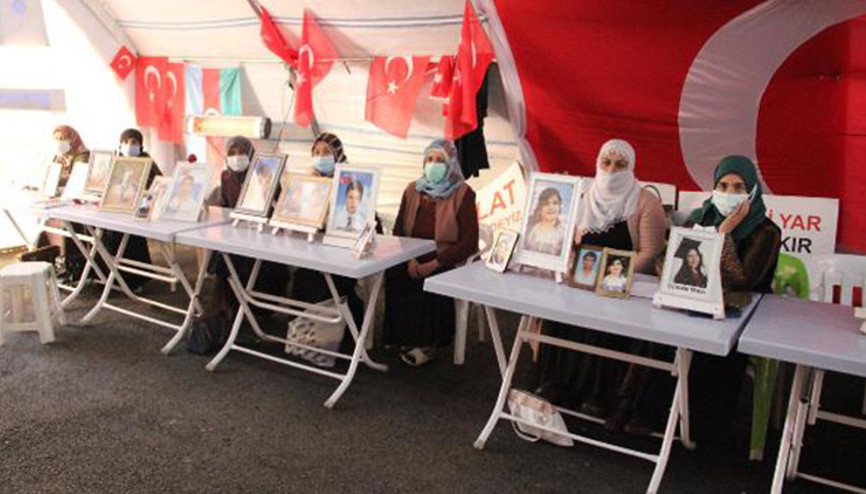 Evlat nöbeti tutan anne: Kızımın öğretmen olma hayalini çaldılar