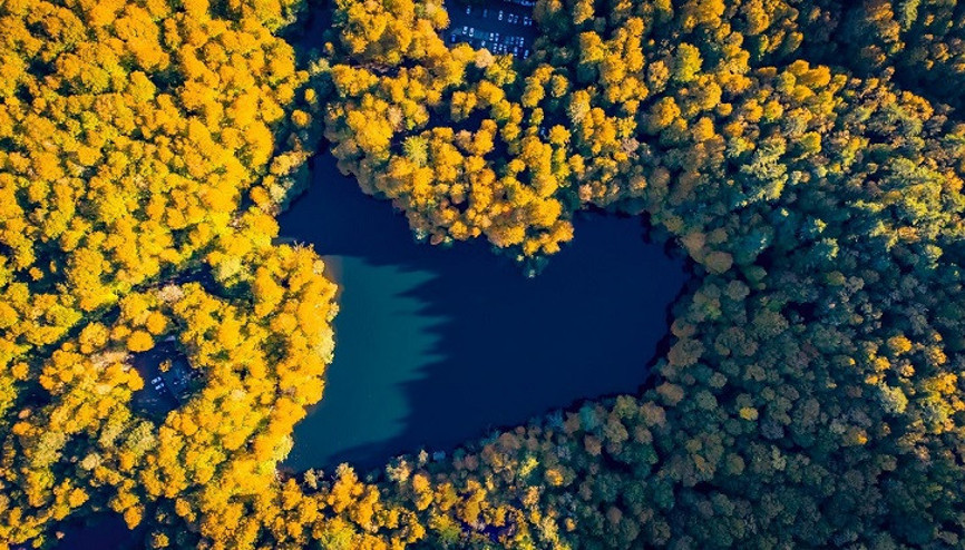 Kalp şeklindeki göl böyle görüntülendi