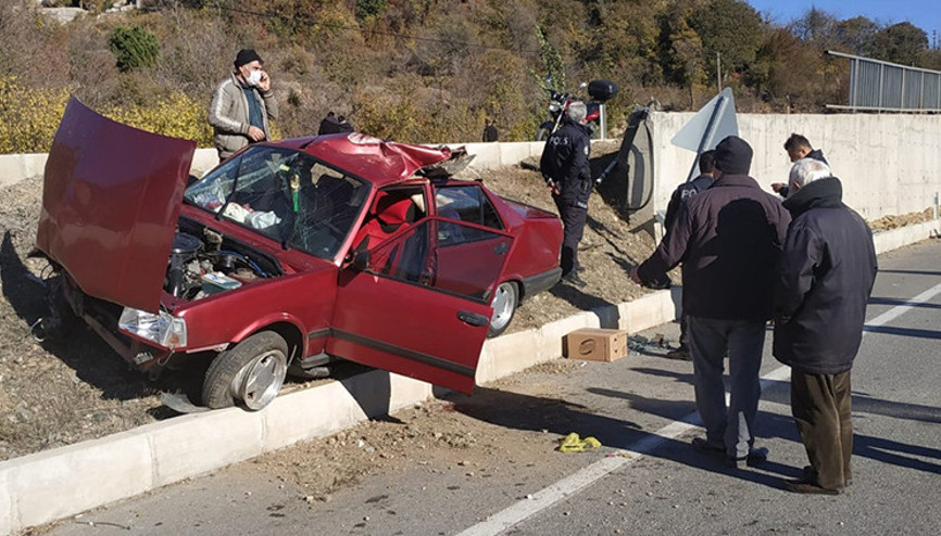 Sivasta otomobil takla attı: 4 yaralı