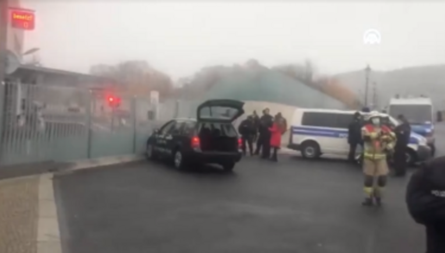 Son dakika... Almanya’da başbakanlık binasına araçla saldırı girişimi