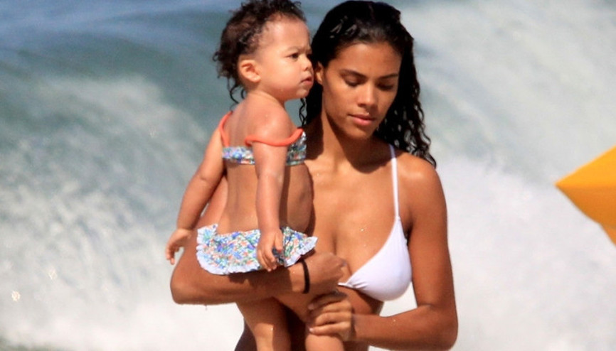 Sanki kızı değil kopyası