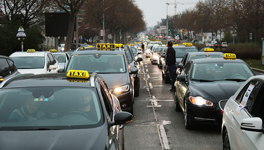 Avusturya’da taksicilerden hükümet karşısı protesto