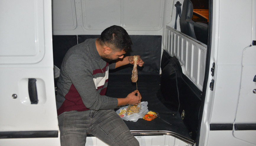 Hani derler ya Huzur veriyor diye... Koronavirüs tedbirleri şırdan keyfine engel olamadı