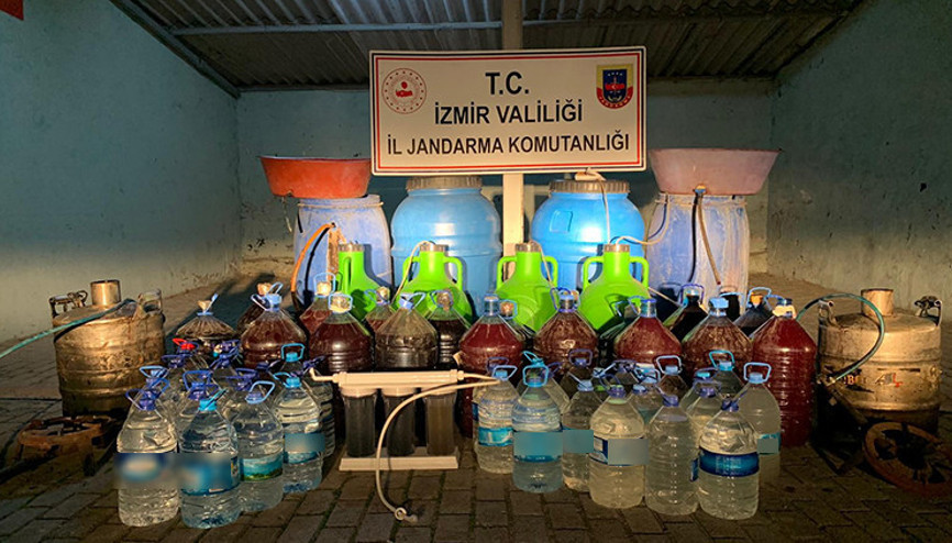 İzmir’de 972 litre kaçak alkol ele geçirildi