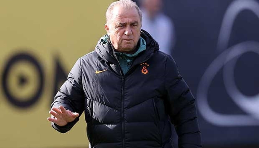 Galatasarayda Fatih Terim kararını verdi Eksik kadro ile Rizede 11...