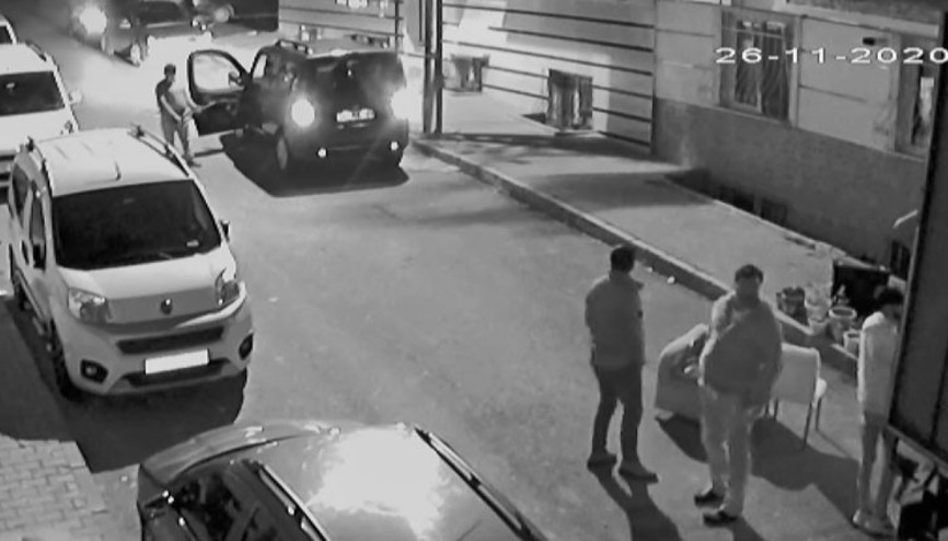 Esenyurtta pompalı dehşeti Balkona çıkınca yaralandı... Esenyurtta pompalı dehşeti Balkona çıkınca yaralandı...