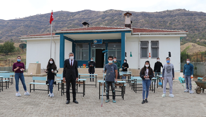 Köy okullarına hayat veriyorlar