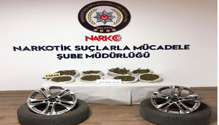 Otomobil lastiğinden 10 kilo esrar çıktı