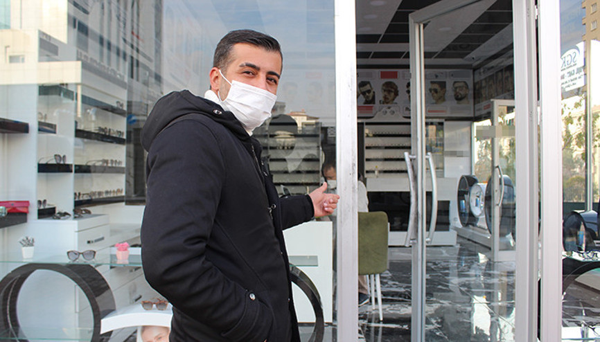 Kısıtlama saatinde 20 bin liralık gözlük çaldılar
