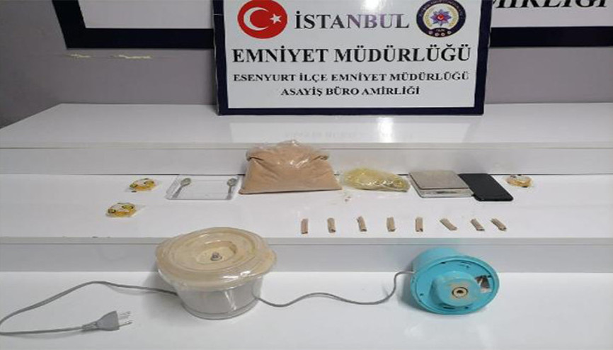 Esenyurtta uyuşturucu satıcısı 1 kilogram maddeyle yakalandı