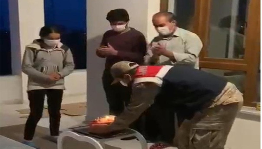 Adilcevazda jandarmadan 12 yaşındaki Zeynepe doğum günü kutlaması