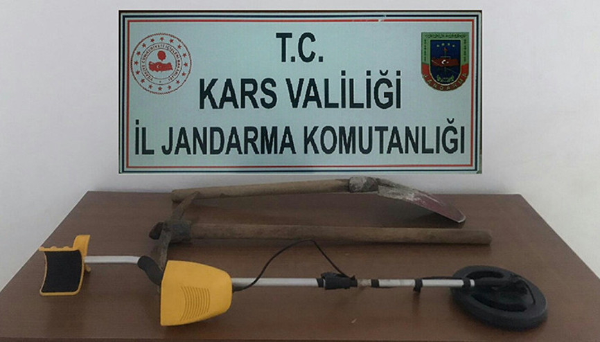 Sarıkamış’ta defineciler suçüstü yakalandı