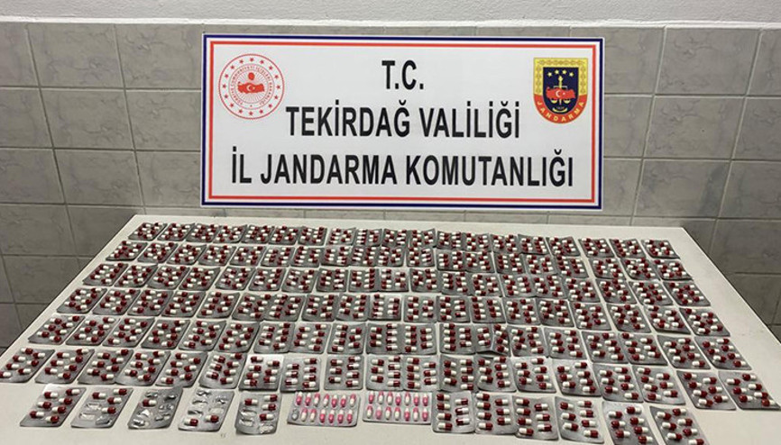 Ticari takside uyuşturucu hap ele geçirildi