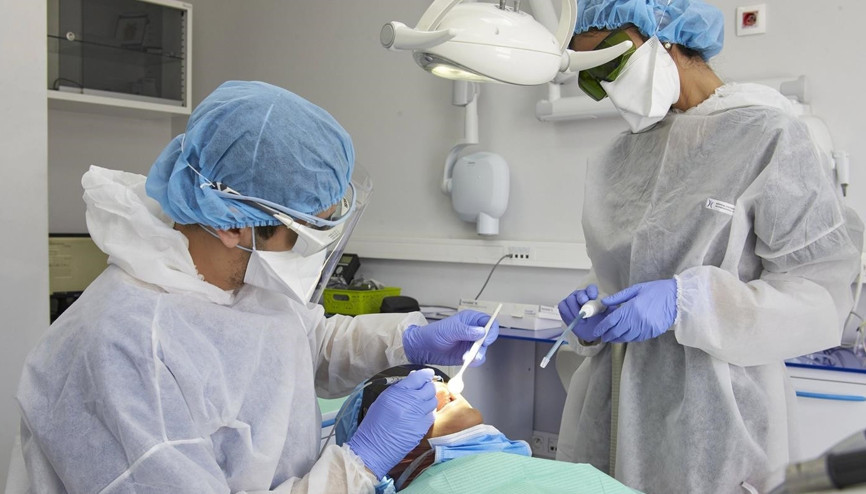Diş hekimleri meslek tanımları içinde çalışmalı