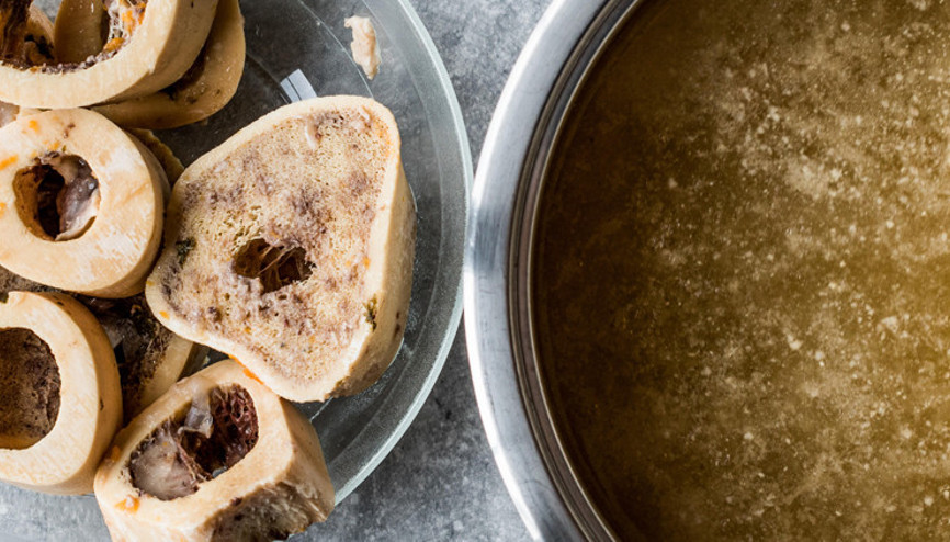 Faydaları uzmanları bile şaşırtıyor… Şifa kaynağı kemik suyunu evde de yapabilirsiniz