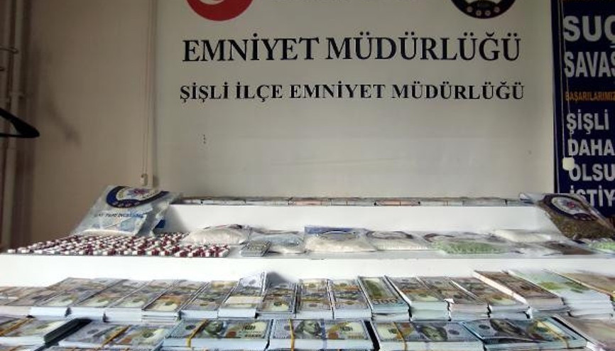 Şişlide otele baskın... Uyuşturucu ve deste deste sahte döviz ele geçirildi